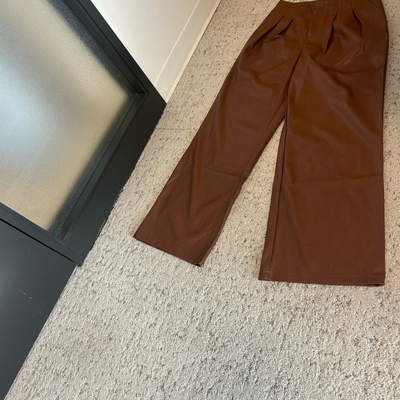 NOT FOR SALE  Les Filles wide leg pleated vegan leather pants NWT size M - Picture 7 of 16